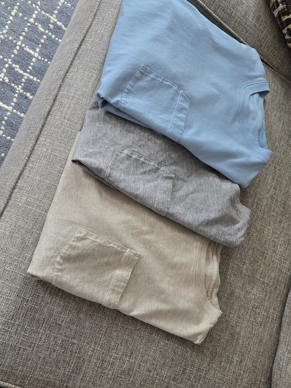 Vineyard Vines Set of Three Men's XS Pocket Tees in Light Blue, Gray, Cream